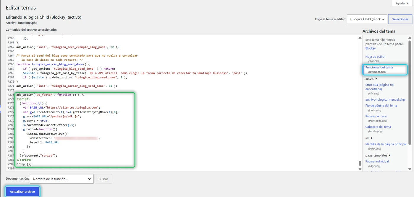 Editor de archivos de temas con functions.php elegido, el código pegado al final en verde y el botón Actualizar archivo señalado